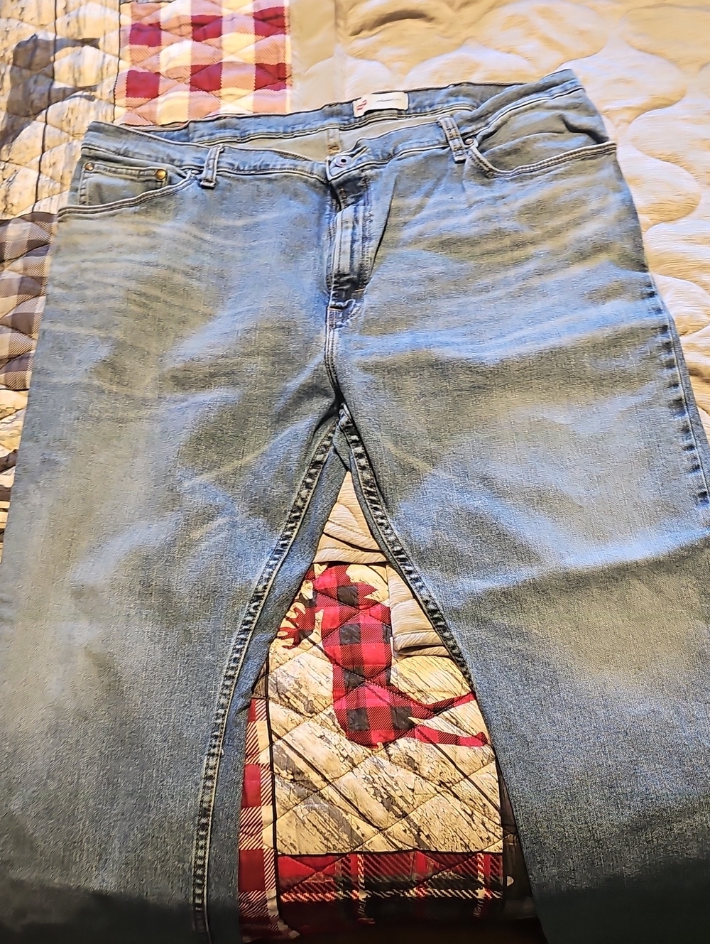 Wrangler Men's Light Blue Relaxed Jeans